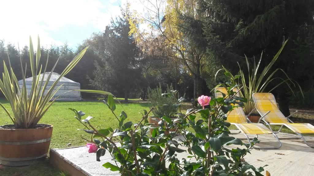 Bed and Breakfast Les Yourtes Du Bearn - Domaine Des Deux Clos Pontiacq-Viellepinte Exterior foto